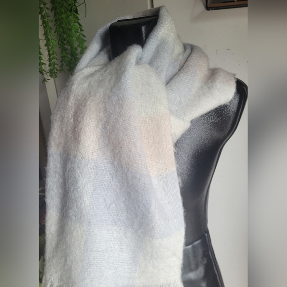 H&M Pastel Colored Blanket Scarf - Picture 2 of 4